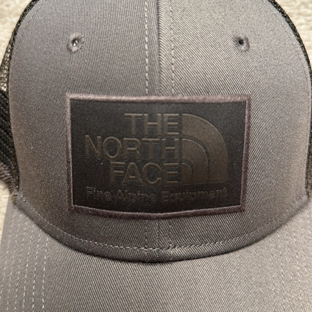 The North Face mesh SnapBack hat. OSFA. NWOT! - Picture 6 of 6